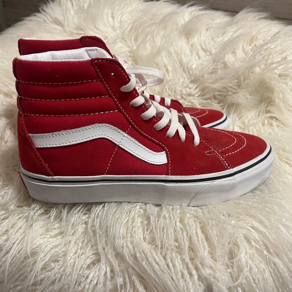 Women’s high top Sk8-hi red vans size 8.5